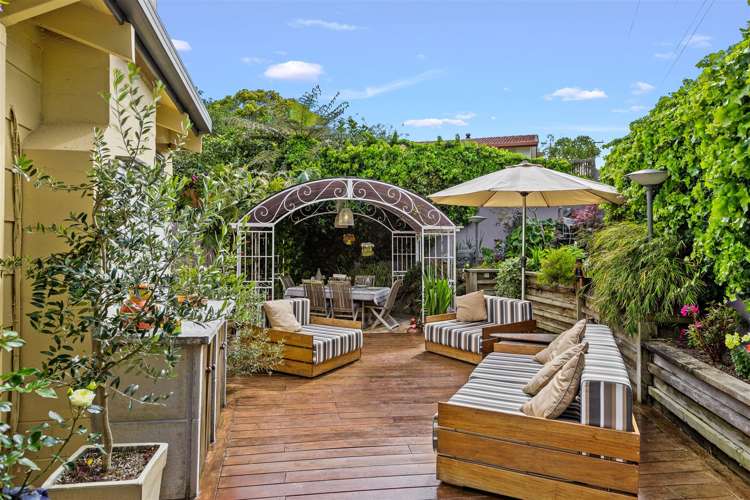 673 East Coast Road Browns Bay_11