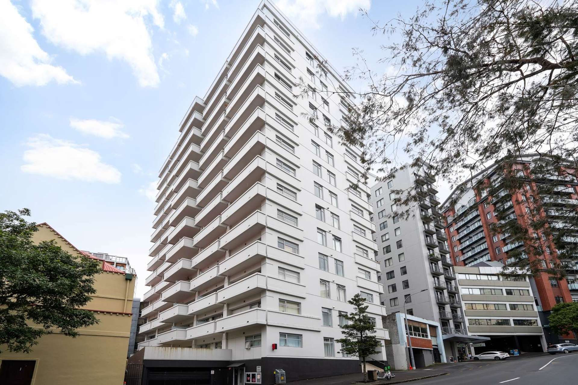 11C/32 Eden Crescent City Centre_0