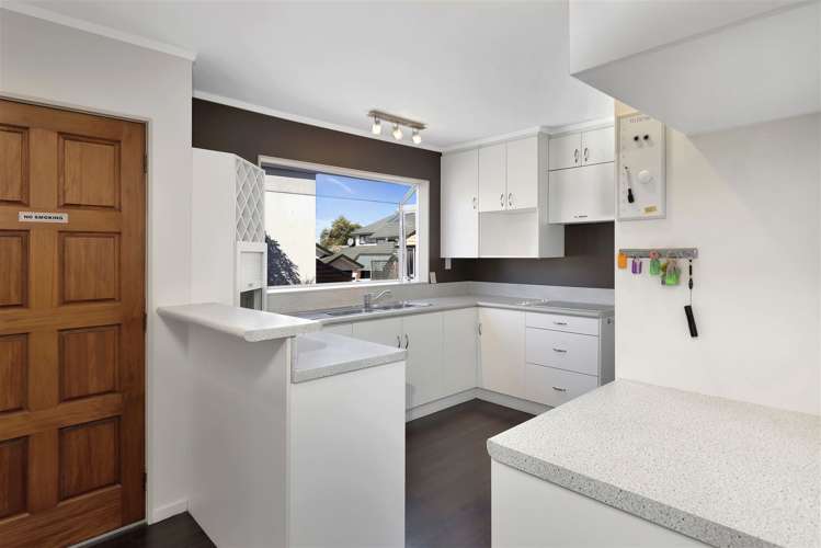 2/20 Up Francis Street Blenheim Central_9