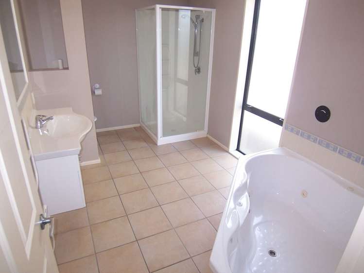 32 Shearwater Drive Woolston_7