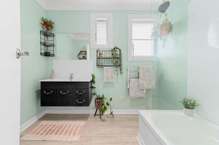 9 Wall Street Nawton_9