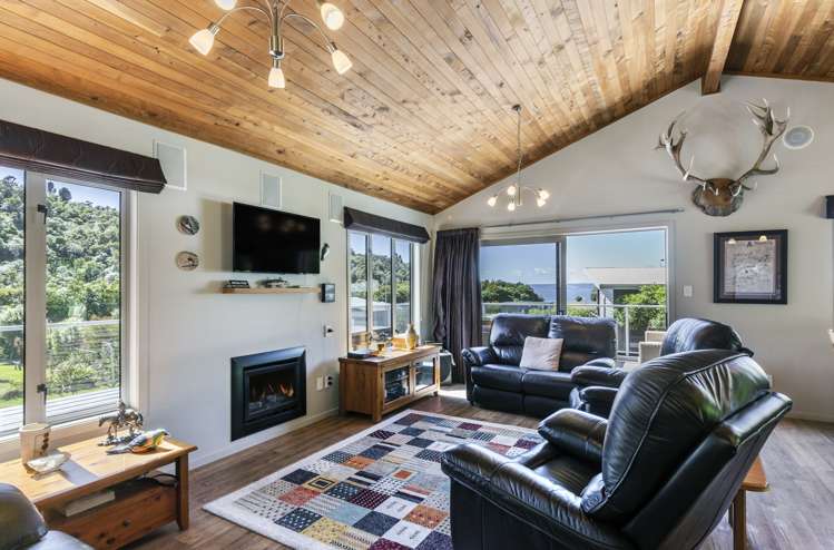 13 Poriwira Drive Kuratau_12