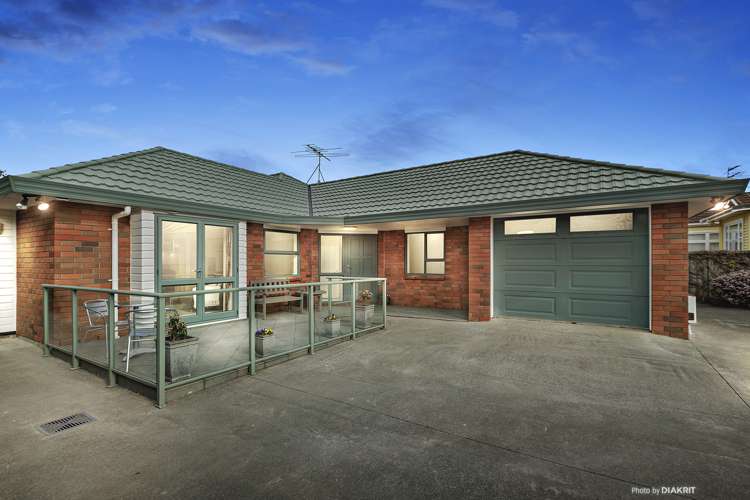 189a The Parade Island Bay_13