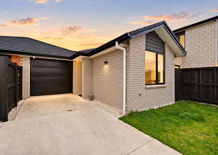 2/3 Tiro Place Rototuna North_1