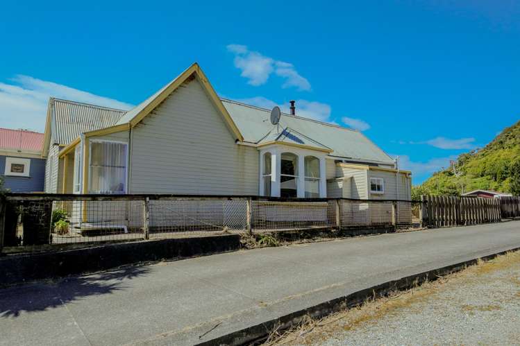 9 Alexander Terrace Greymouth_35