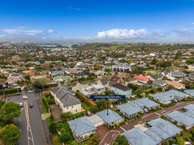 2/10 Gerard Way Saint Johns_13
