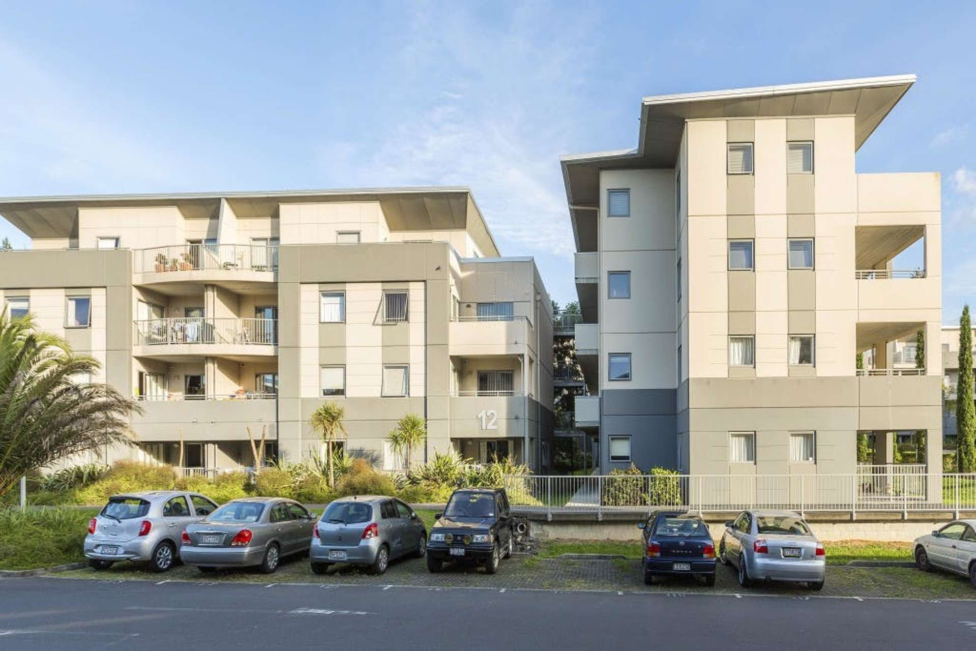 2j/12 Morning Star Place Mount Albert_0