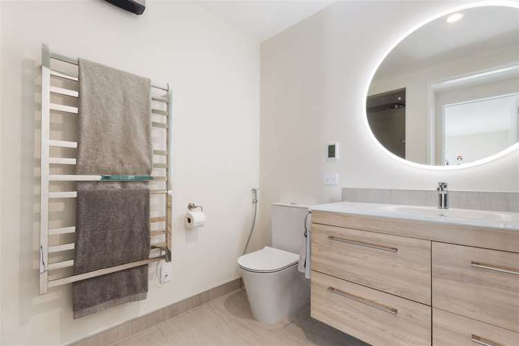 11 Round Hill Rise Cracroft_19