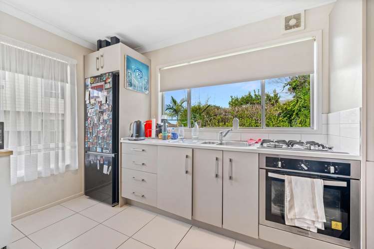 211 Royal Road Massey_26