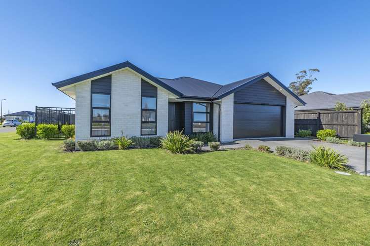 197 Faringdon Boulevard Rolleston_28