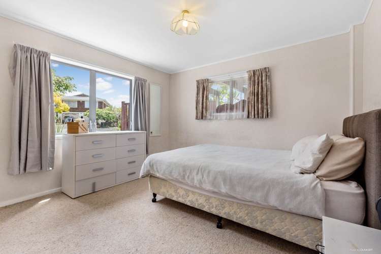 25 Taitua Drive Te Atatu South_13