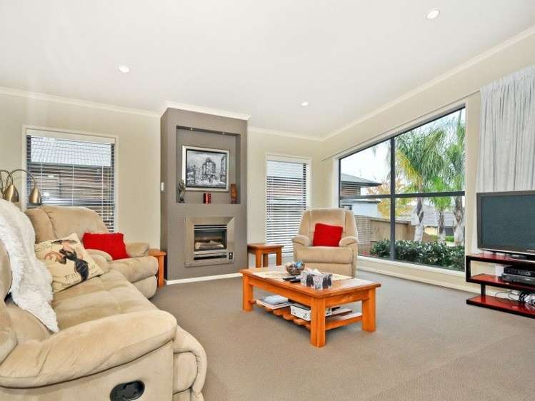 92 Farnborough Drive Grandview Heights_9