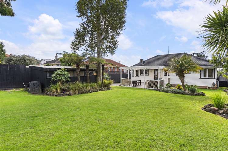 13 Ayrton Street Te Atatu South_20