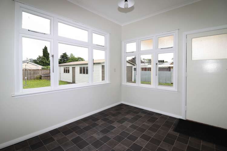 204 High Street South Carterton_5