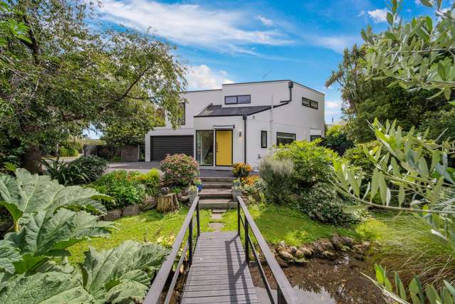 Architectural Home in Private, Garden Sanctuary