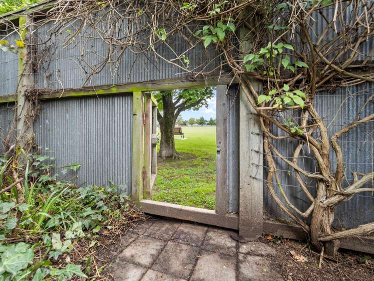 69 Racecourse Road Allenton_32