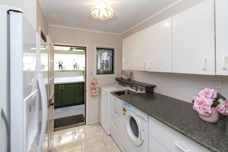 84 The Parade Island Bay_21