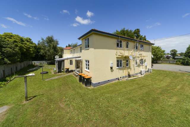 2 Bedroom Unit - Massey Side Of Town