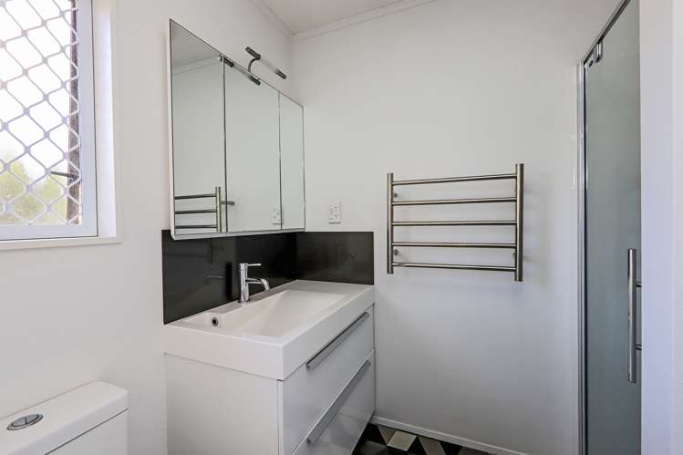 8 Webb Place Taradale_12