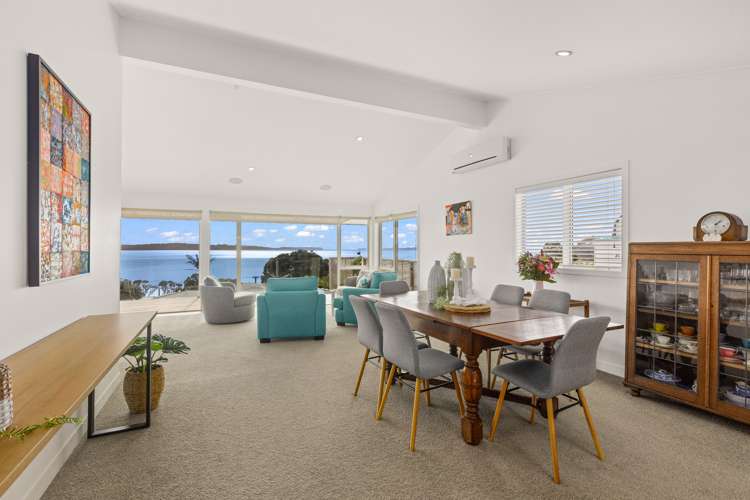 4 Piccadilly Circus Snells Beach_7