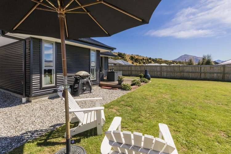 20 Quinnat Street Albert Town_14