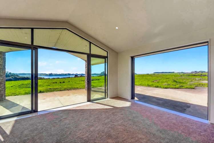 251, 256, 265 Glenbrook Beach Road Glenbrook_21