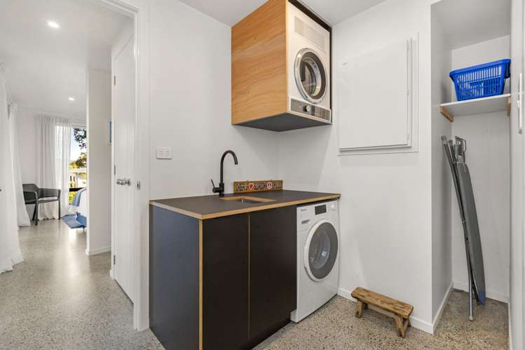 21 Point Street Raglan_30