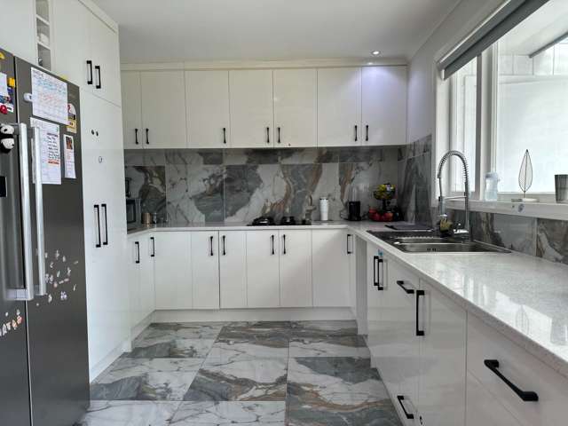 Spacious 3-Bedroom Family Home – Fully Fenced...