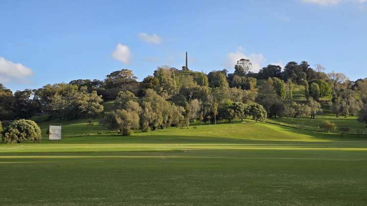 220/223A Green Lane West Epsom_17