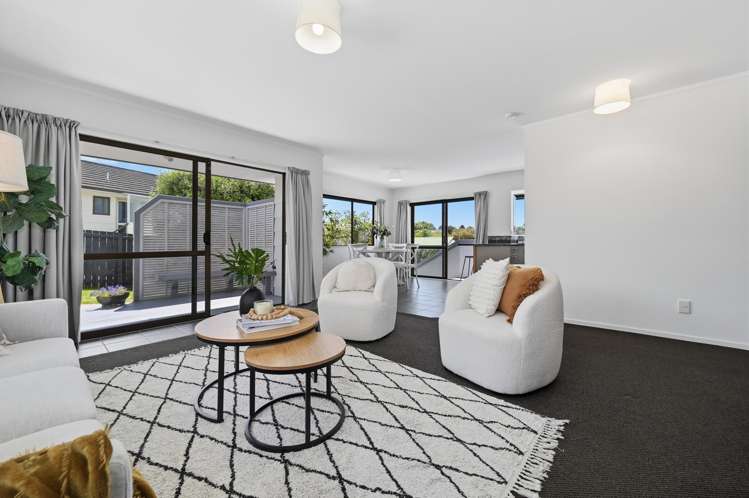 64 Heron Avenue East_5