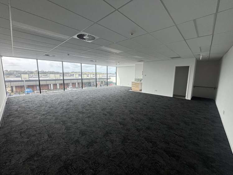 2/5 Northside Drive Westgate_5