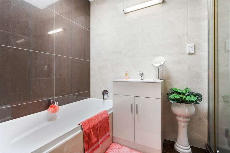 3/133 Parrs Cross Road Glen Eden_12