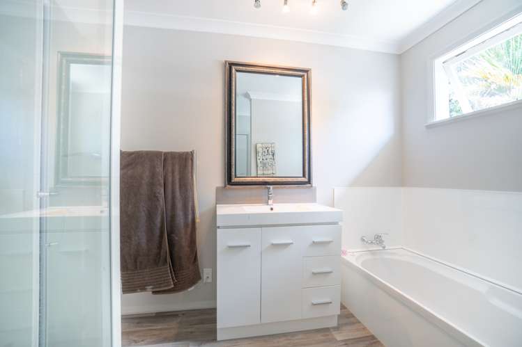 4 Brett Place Takaro_13