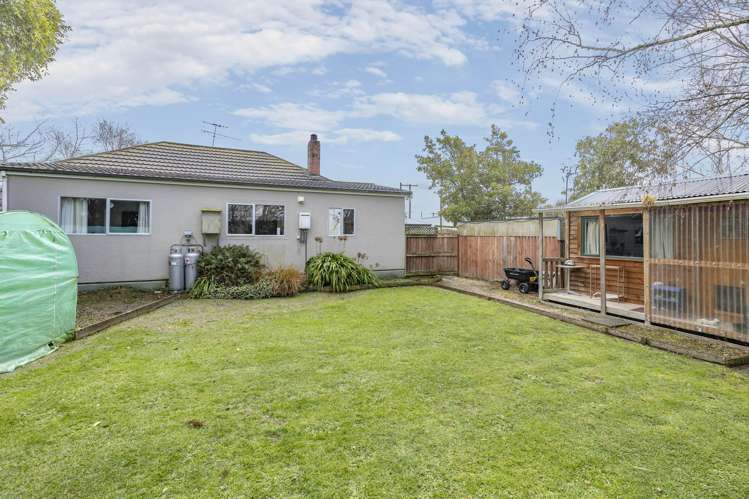 1689b Cust Road Cust_26