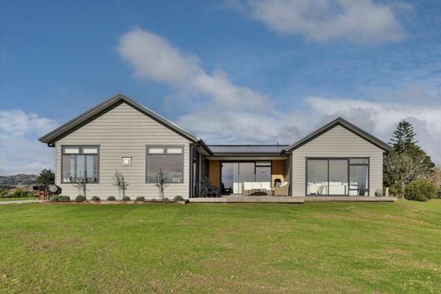 Designer Home in Patumahoe