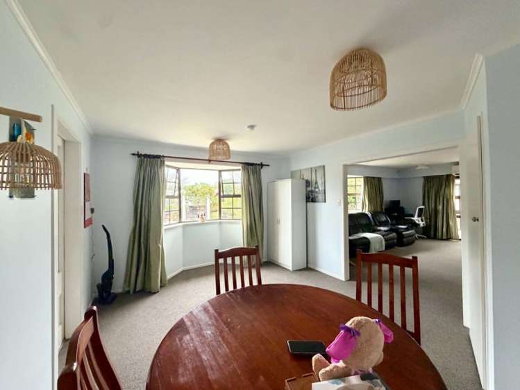 161 Parklands Avenue 10825_8