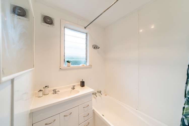 66 Strand Crescent Naenae_17