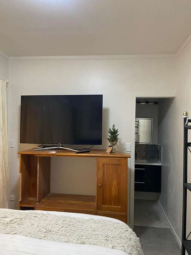 19 Oakford Park Crescent Greenhithe_2