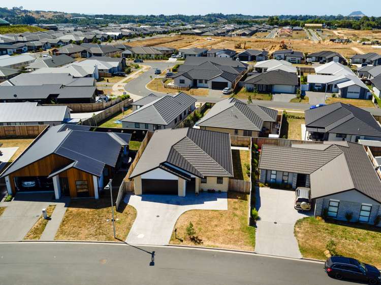 9 Kahuparere Crescent Pyes Pa_16