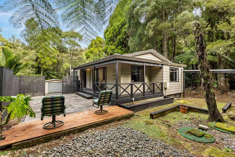 420 Scenic Drive Waiatarua_4
