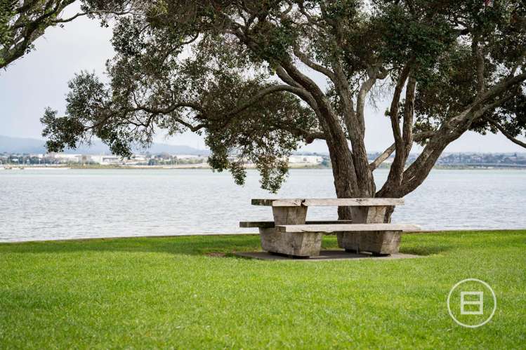 61 Smale Street Point Chevalier_11