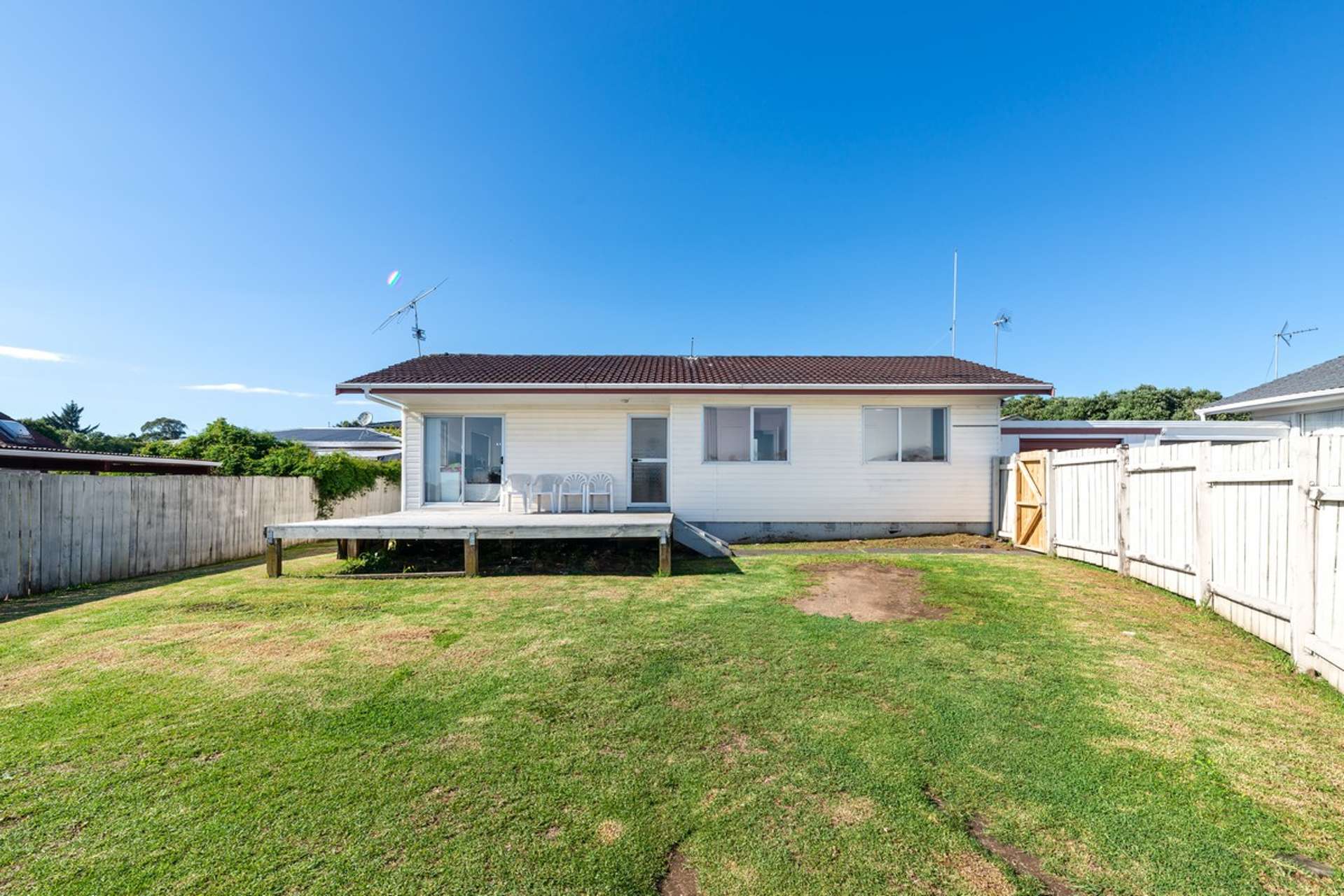 1/15 Frobisher Way Clendon Park_0