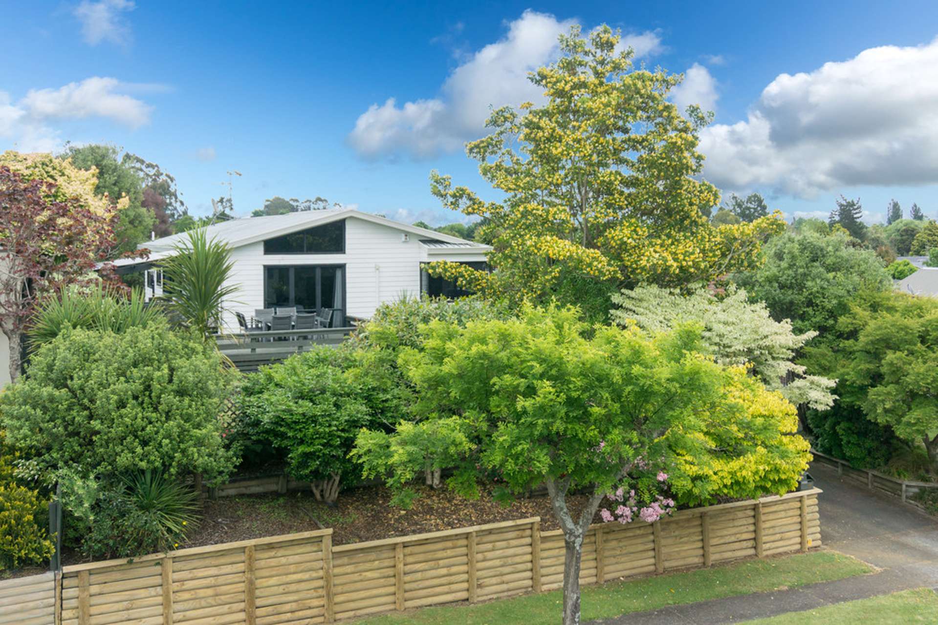 30 Lansdowne Crescent Glenview_0