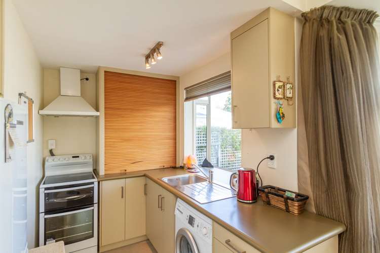 2/14 Up Oroua Street Eastbourne_5