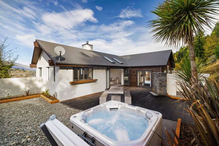 1 Goldleaf Hill Queenstown_53