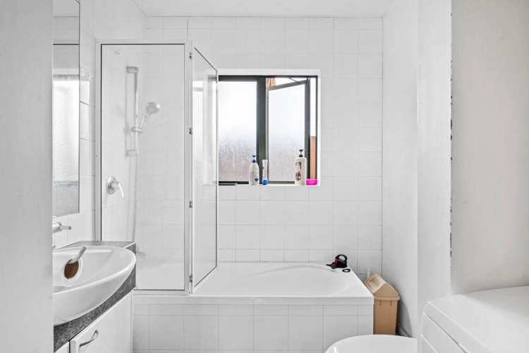 2/52 Taharoto Road Takapuna_10