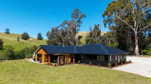 Near new family lifestyle retreat