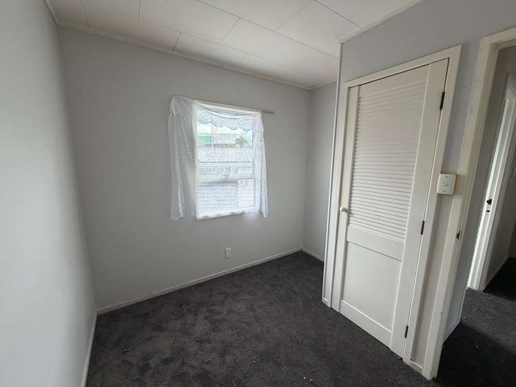 15 Jontue Place Clover Park_11