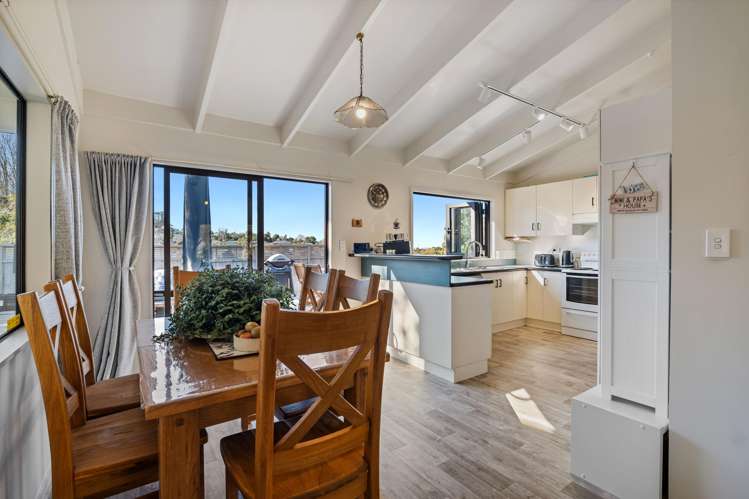 2/15 Dobell Road Stanmore Bay_13