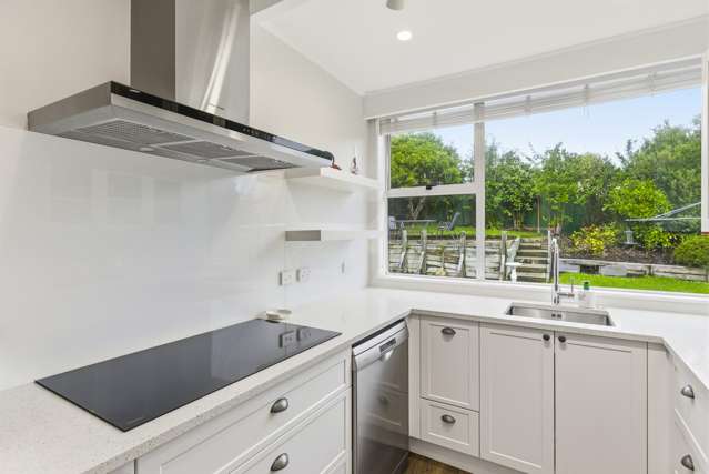 Simply stunning, timeless charm on Kawiu Road